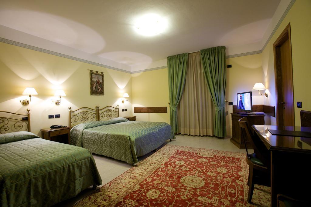 Campiglione Hotel Assisi Room photo